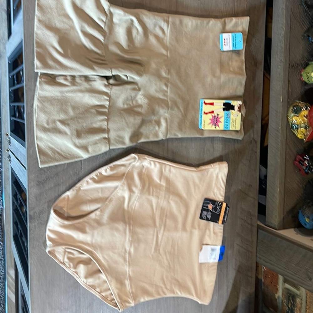 Love your assets and Maidenform shapewear. Both items being sold together.